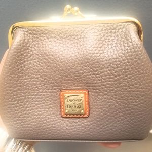 Dooney & Bourke pebble coin wallet